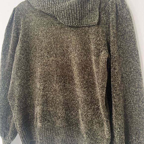 Green Cowl Neck Sweater with Cozy Knit - Picture 4 of 7